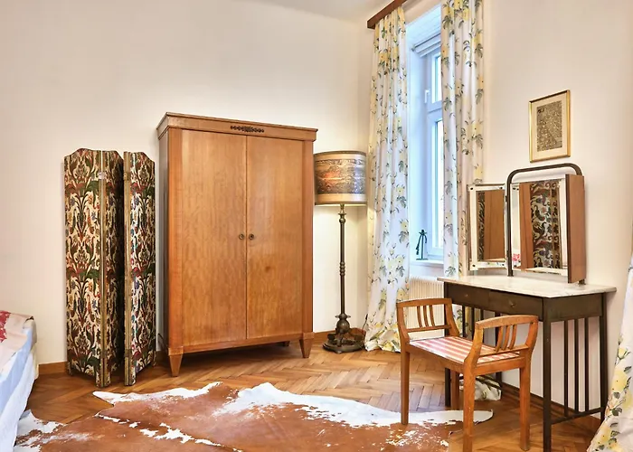 Slow Living I Schoenbrunn Und Park Naehe I Penzing Bahnhof * Вена