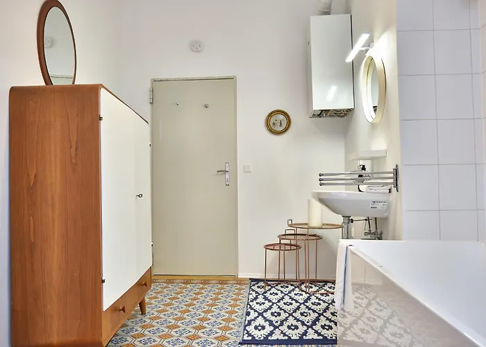 Slow Living I Schoenbrunn Und Park Naehe I Penzing Bahnhof