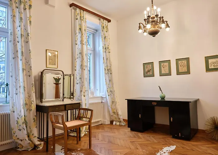 Slow Living I Schoenbrunn Und Park Naehe I Penzing Bahnhof